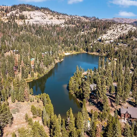 Bright & Airy Condo, Sleeps 4 - Creekside #103
